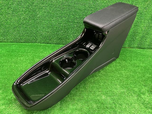 トヨタ　ZVW50/51　プリウス　コンソールボックス　ドリンクホルダー　58913-47040　250106219