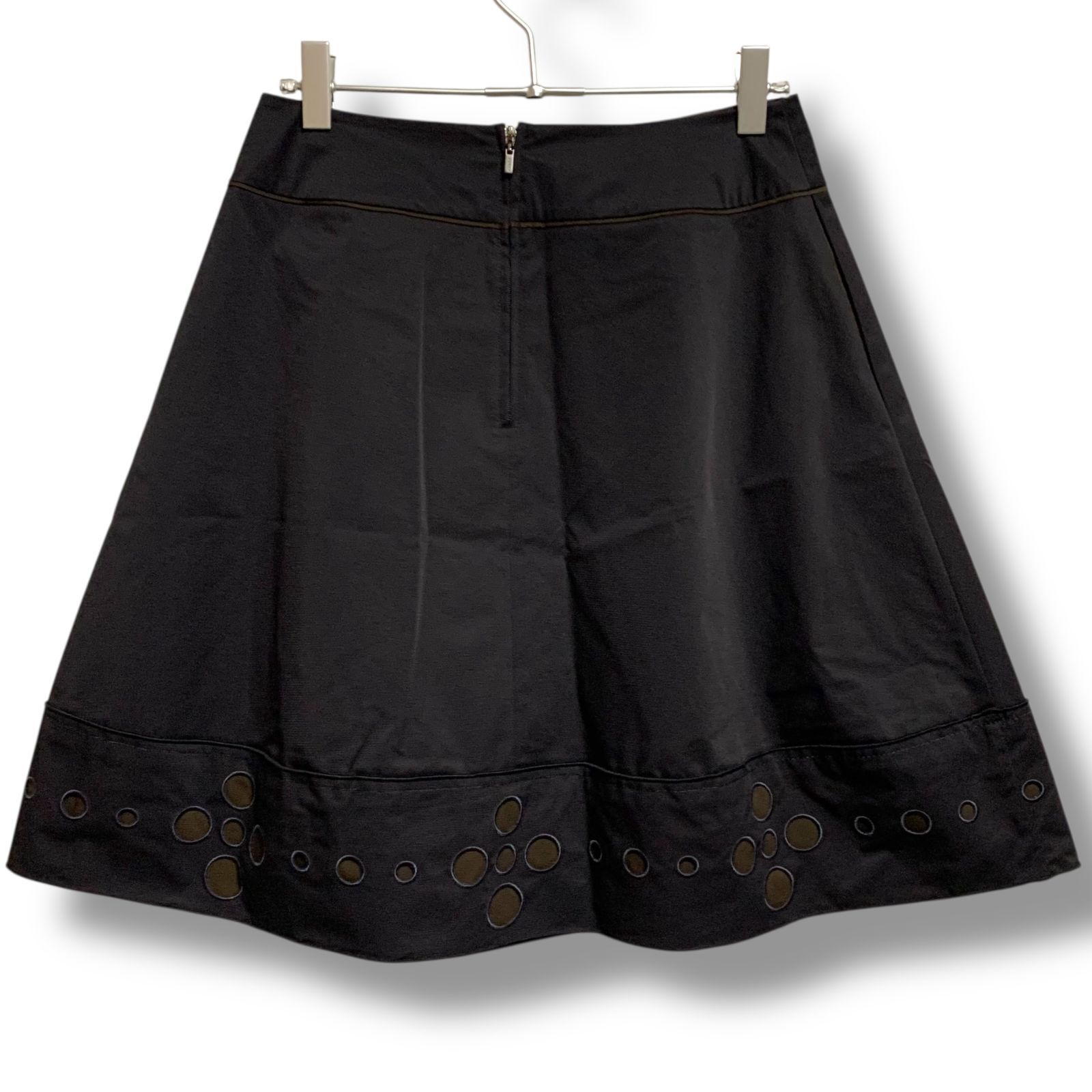 スカート ハトメ装飾