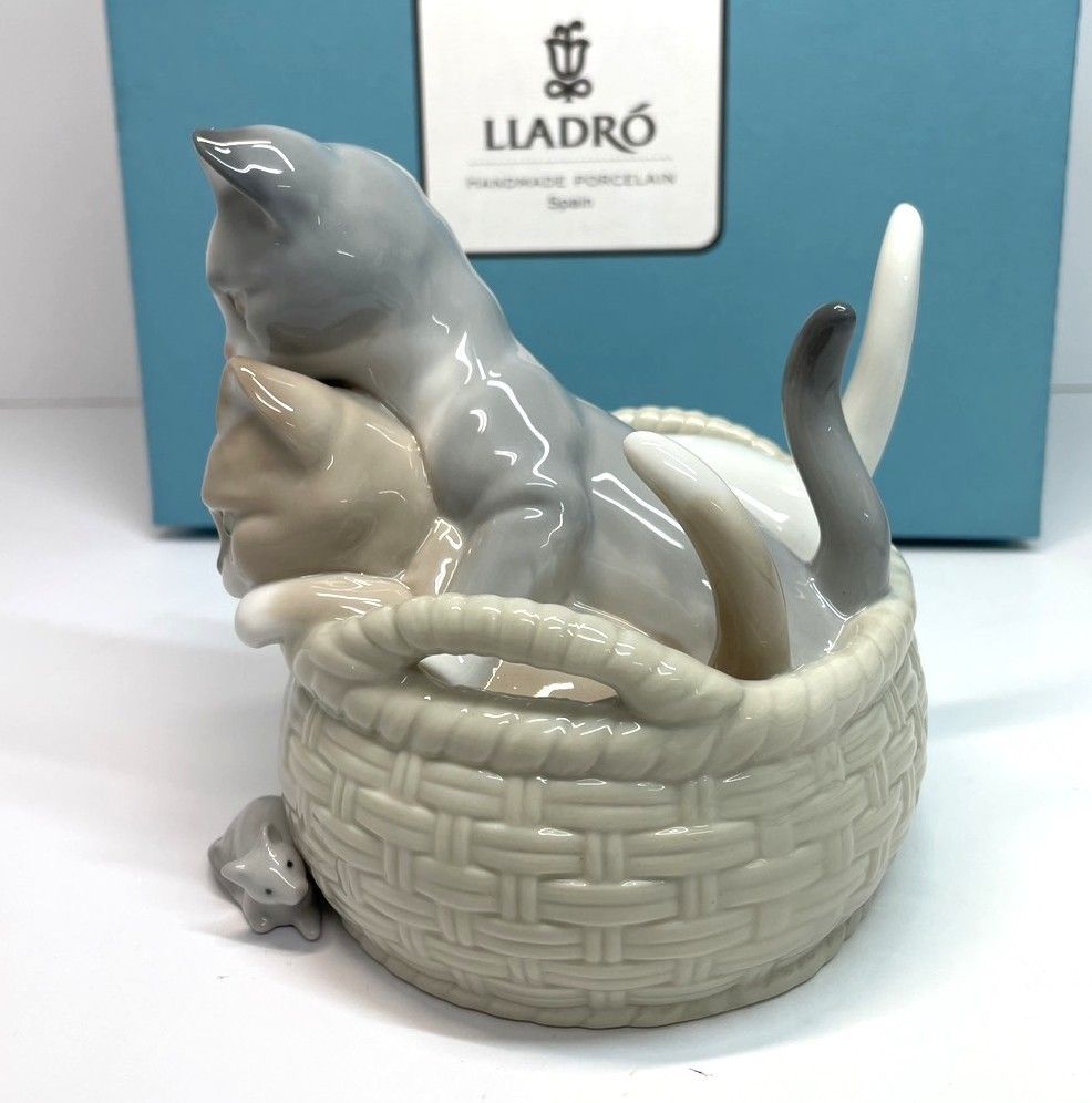 LLADRO　リヤドロ　見いつけた　猫　フィギュリン　置物 LLADRO（リヤドロ） フィギュリン 『Cat and mouse（驚いた仔猫ちゃん