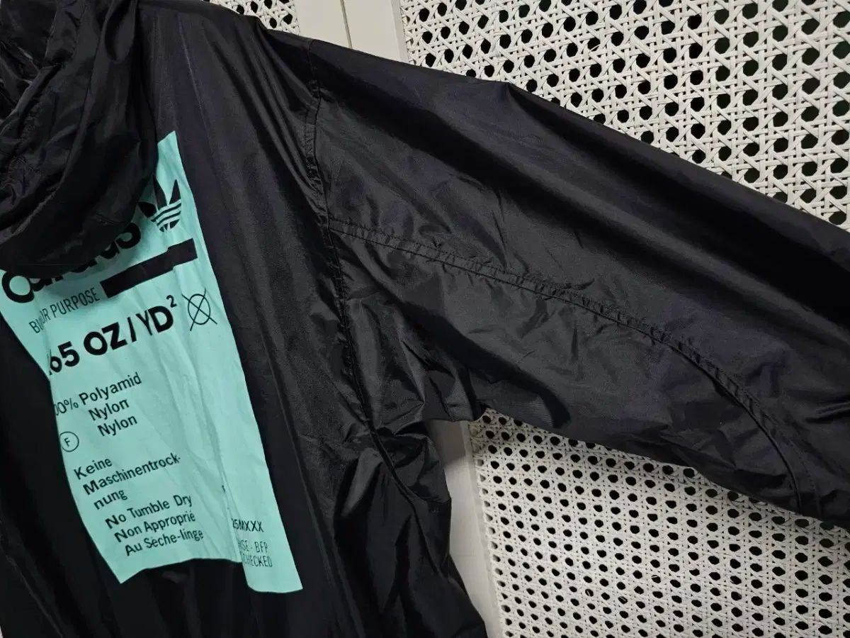 adidas フード付きアノラックジャンパー