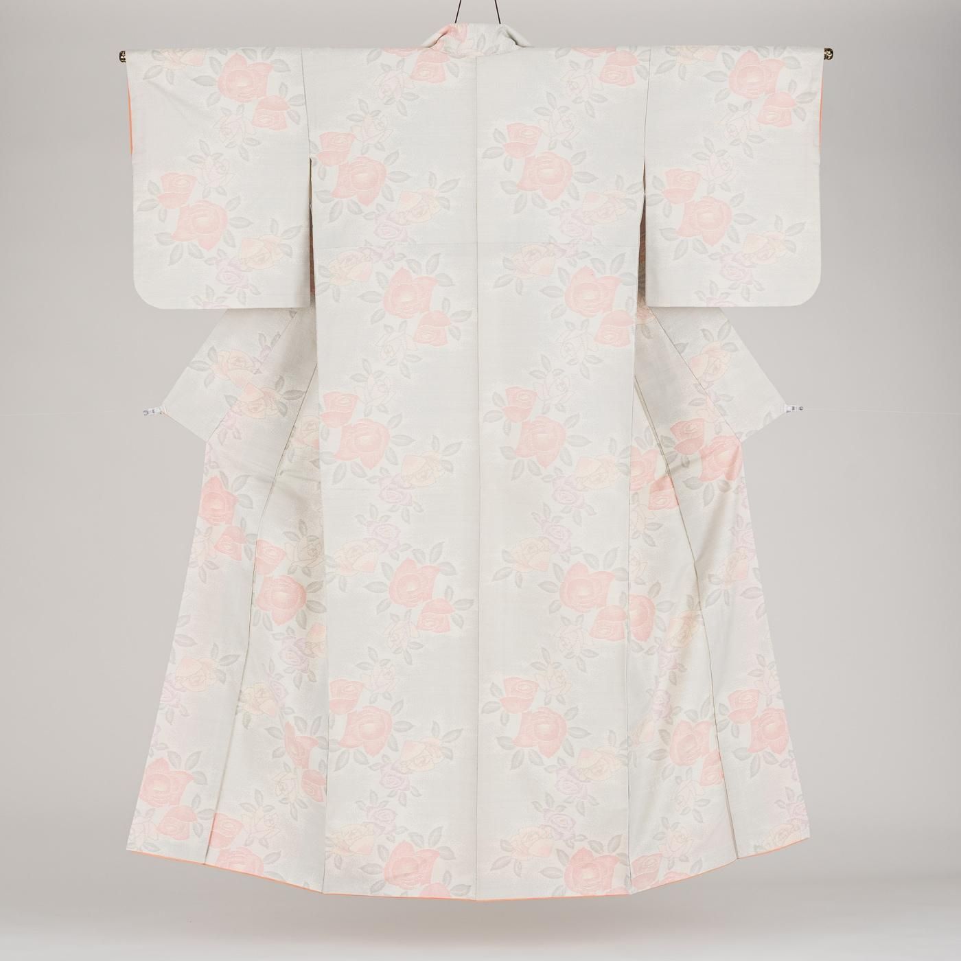 大島紬アンサンブル 白大島 薔薇 - メルカリ