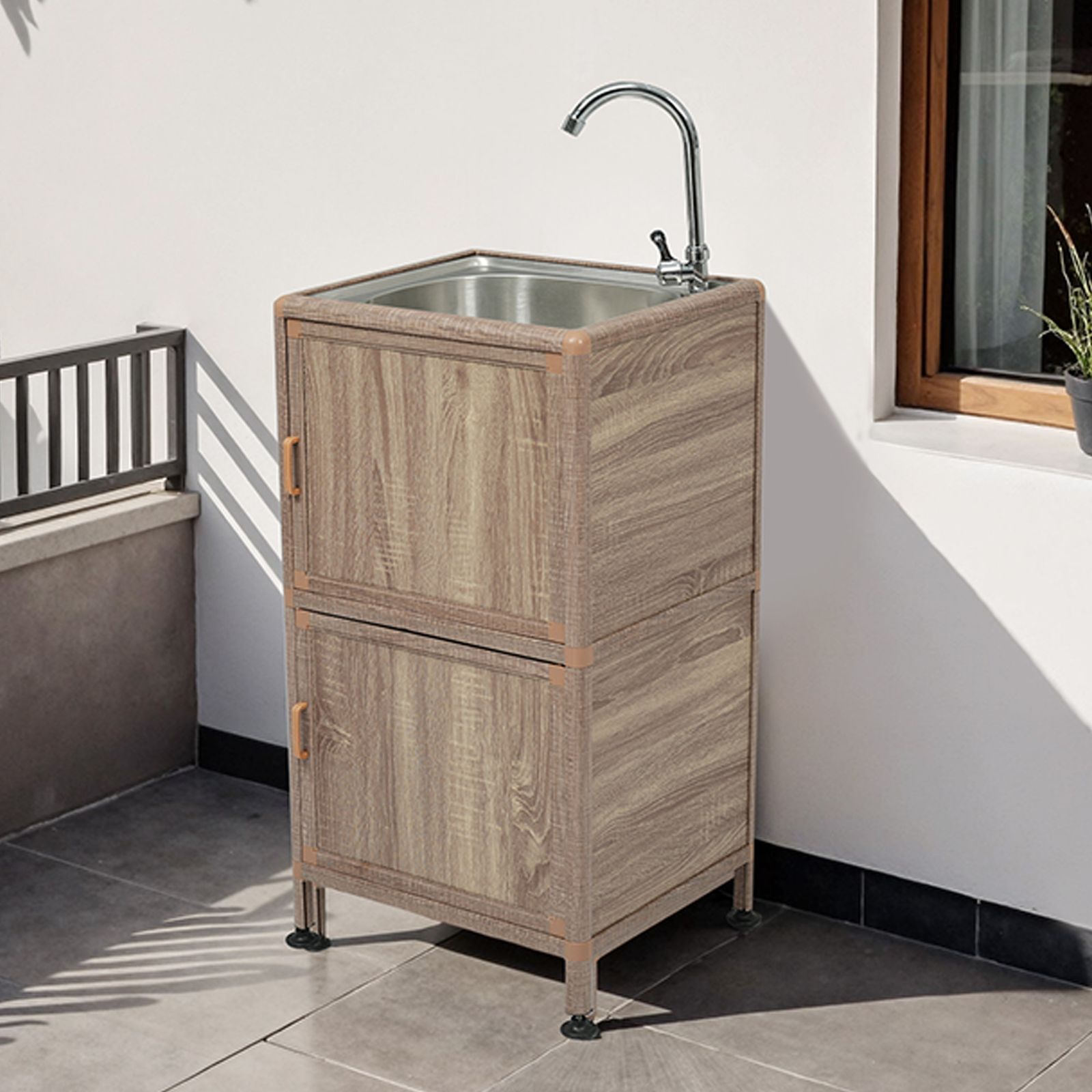 囲い付きで便利 屋外 流し台 ステンレス W46×D35×H108cm ガーデンシンク 作業台 キッチン 台所 屋外 簡易 シンク 組み立て簡単 収納棚付 庭 高さ調節 調理台 ガーデニング 庭 DIY 頑丈 木目調