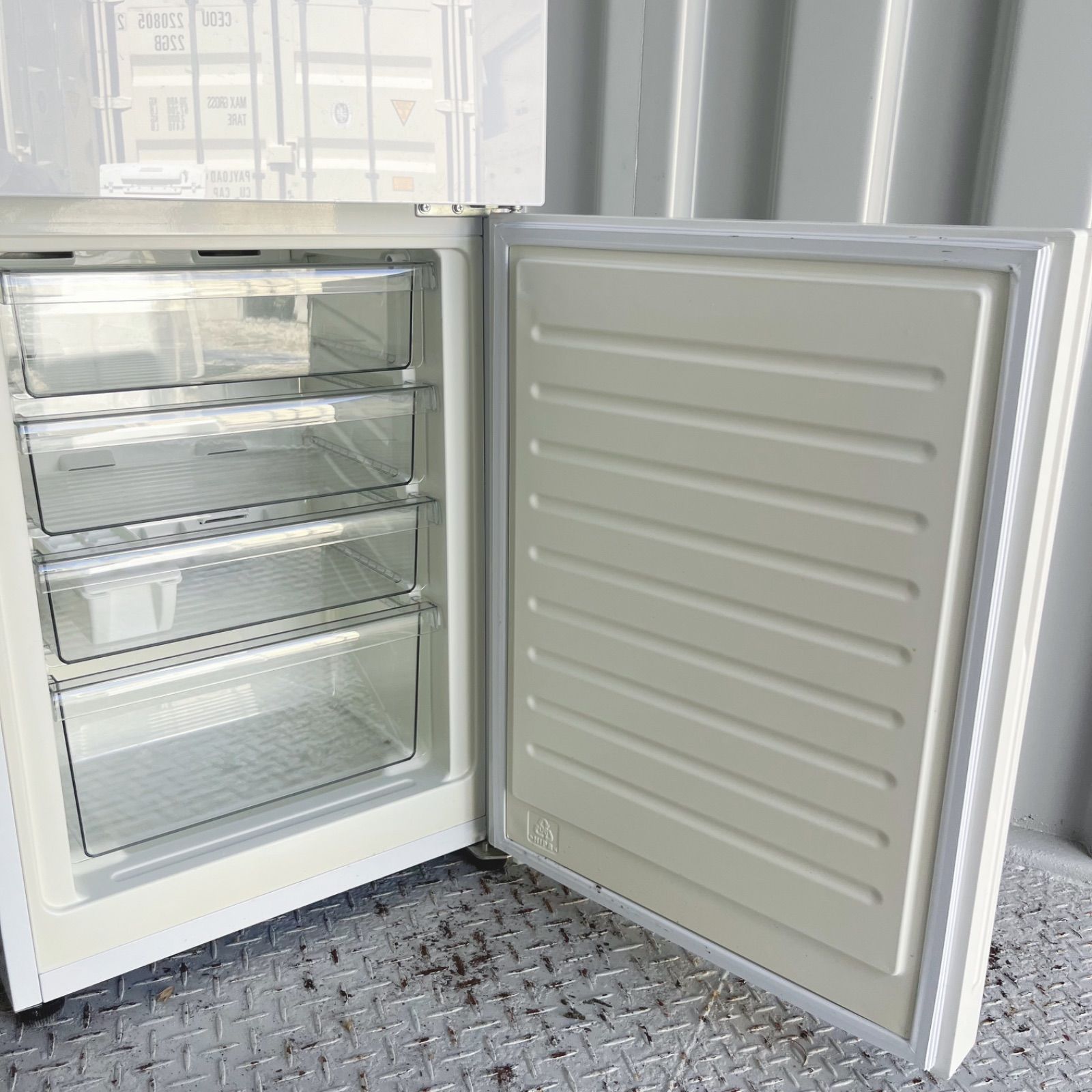 181取付無料！真ん中切り替え室 おしゃれホワイト3ドア冷蔵庫！ - メルカリ