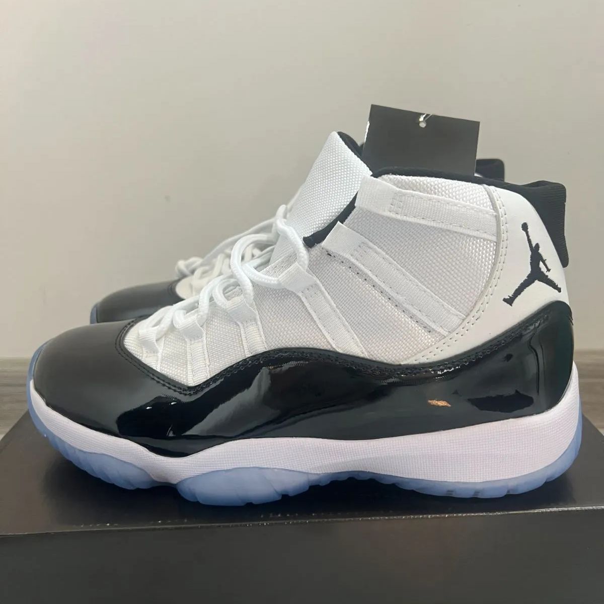 Nike Air Jordan 11 “concord” スニーカー