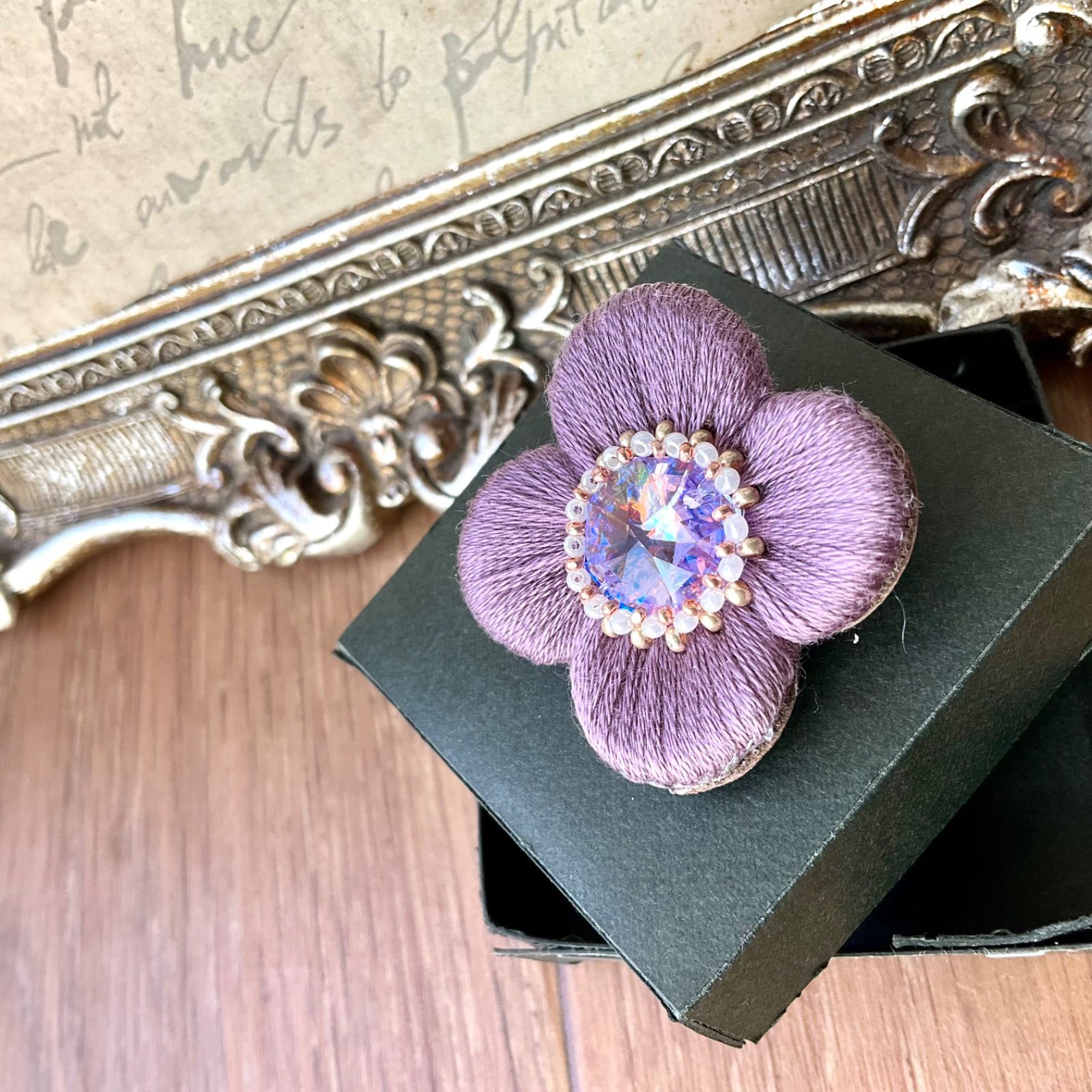 ぷっくり艶めくお花の刺繍ブローチ or ポニーフック ラベンダー 紫