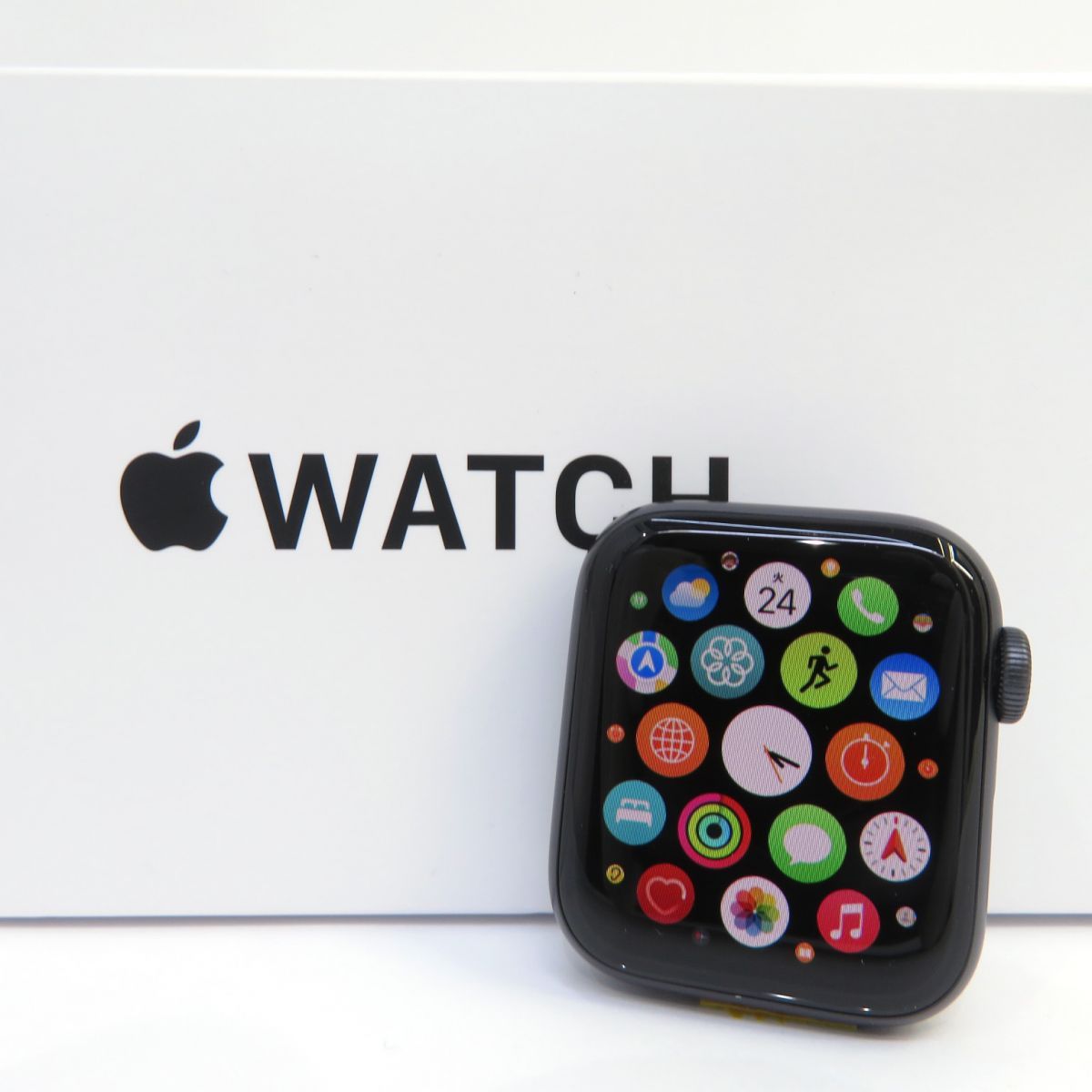 Apple Watch SE GPSモデル 40mm MYDP2J/A-