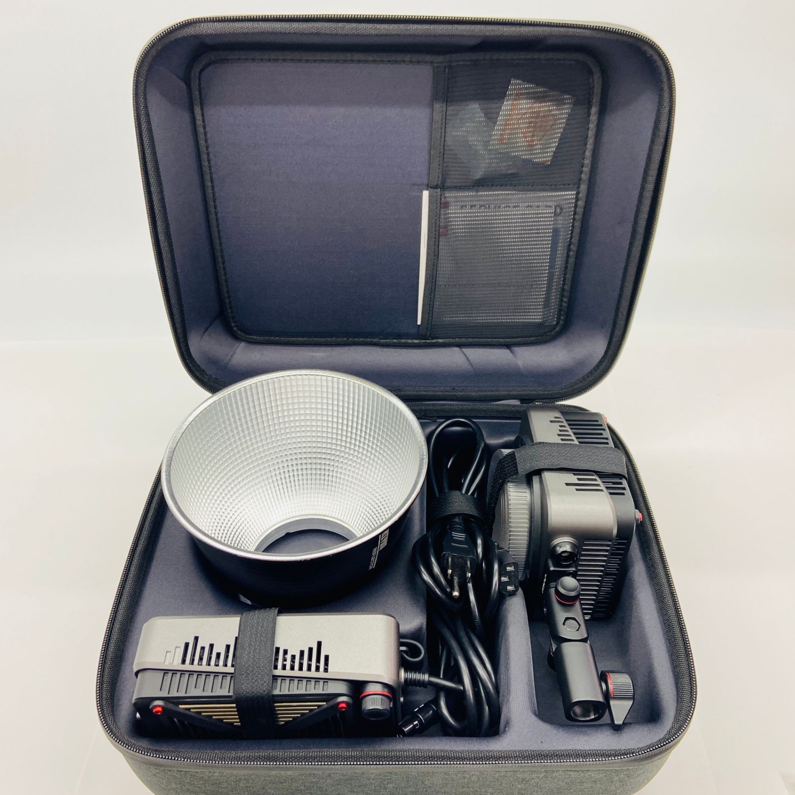 ZHIYUN MOLUS G 200 Wビデオライト C 4772 100