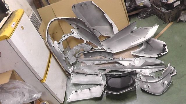 マグザム SG17J-005xxx の カウルセット 12点 傷 1759454661