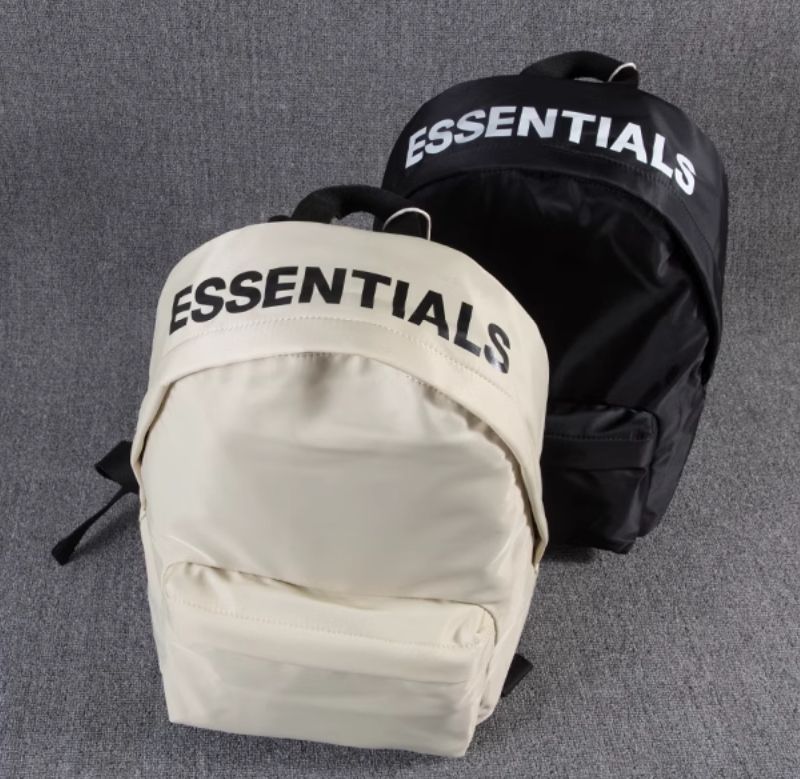 新品Fear Of God Essentials フィアオブゴッド リュックメンズ レディース ユニセックス リュック バックパック カバン PC収納  Ａ４可能 - メルカリ