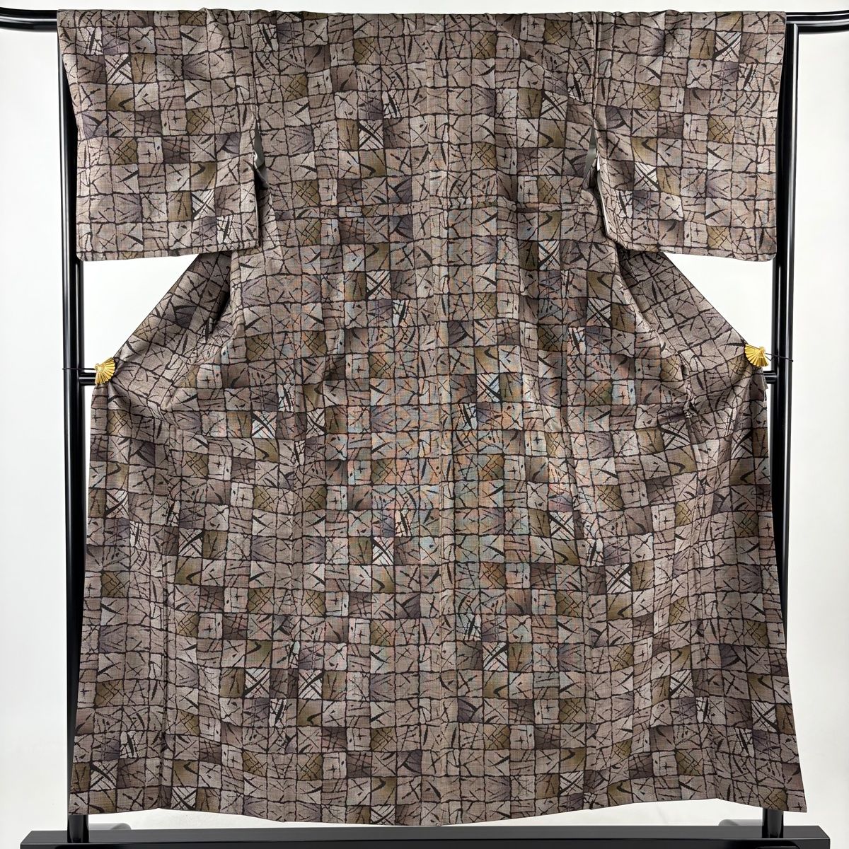 紬 身丈156cm 裄丈66.5cm M 袷 格子 幾何学 焦茶色 正絹 名品