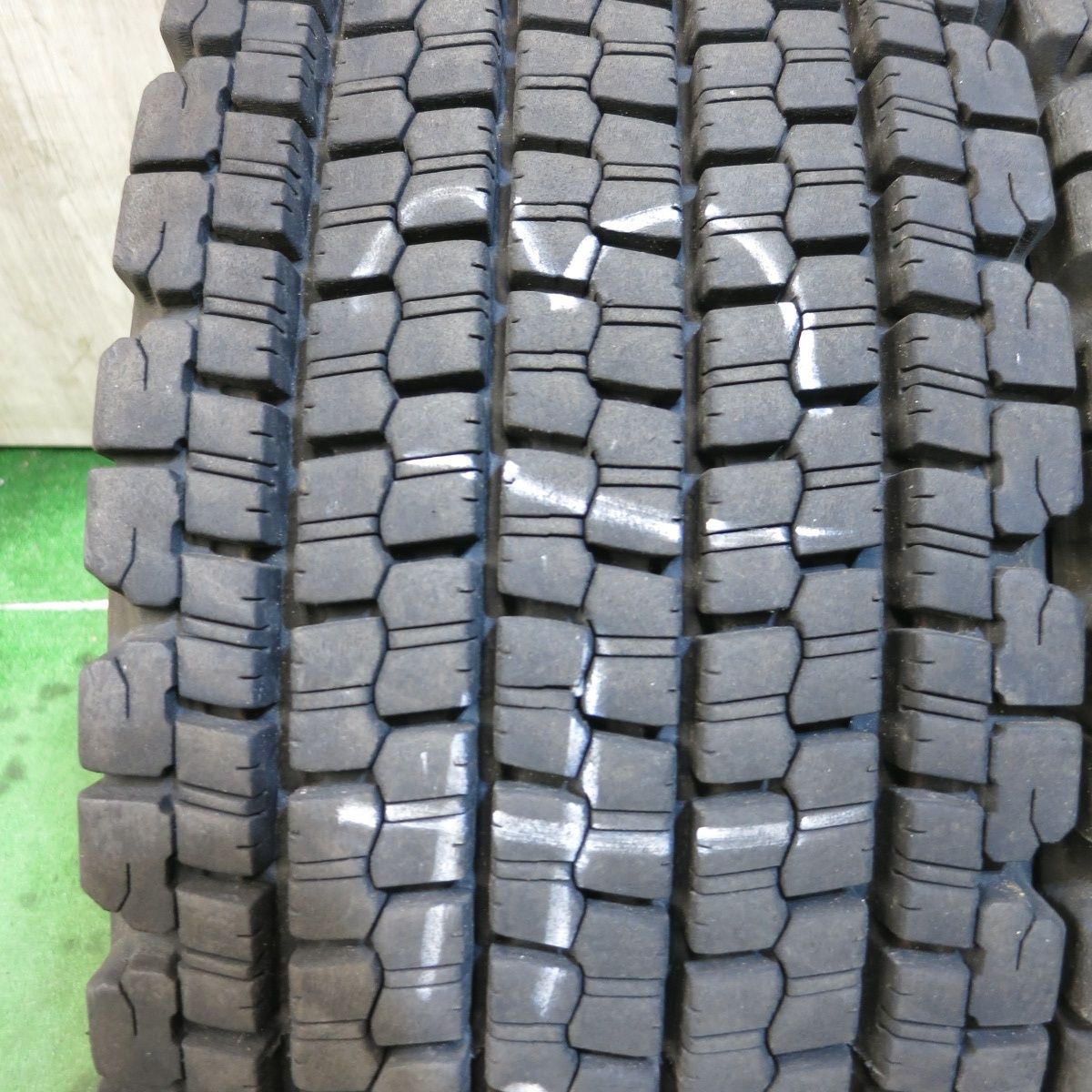 送料無料*2本価格！22年☆トラック タイヤ 265/70R19.5 140/138J スタッドレス ブリヂストン W900 19.5インチ☆4013003クスタ  - メルカリ