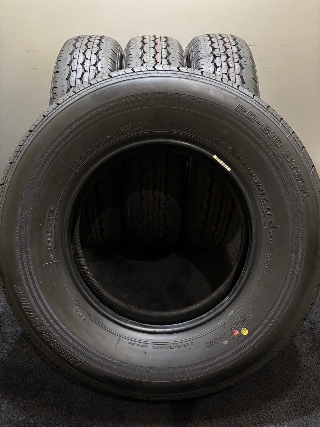 新車外し品 195 80R15 107 105L LT BRIDGESTONE RD-613 19年製 夏タイヤ サマータイヤ 4本 ブリヂストン ハイエース キャラバン 2-K240 TRITUETUBI_COM