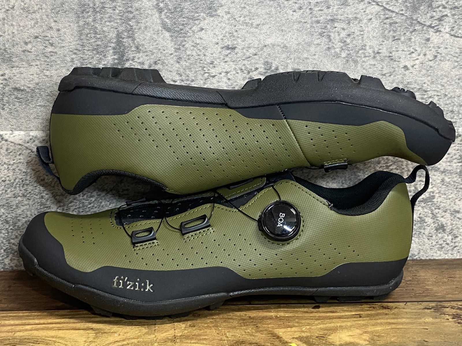 フィジーク fizik