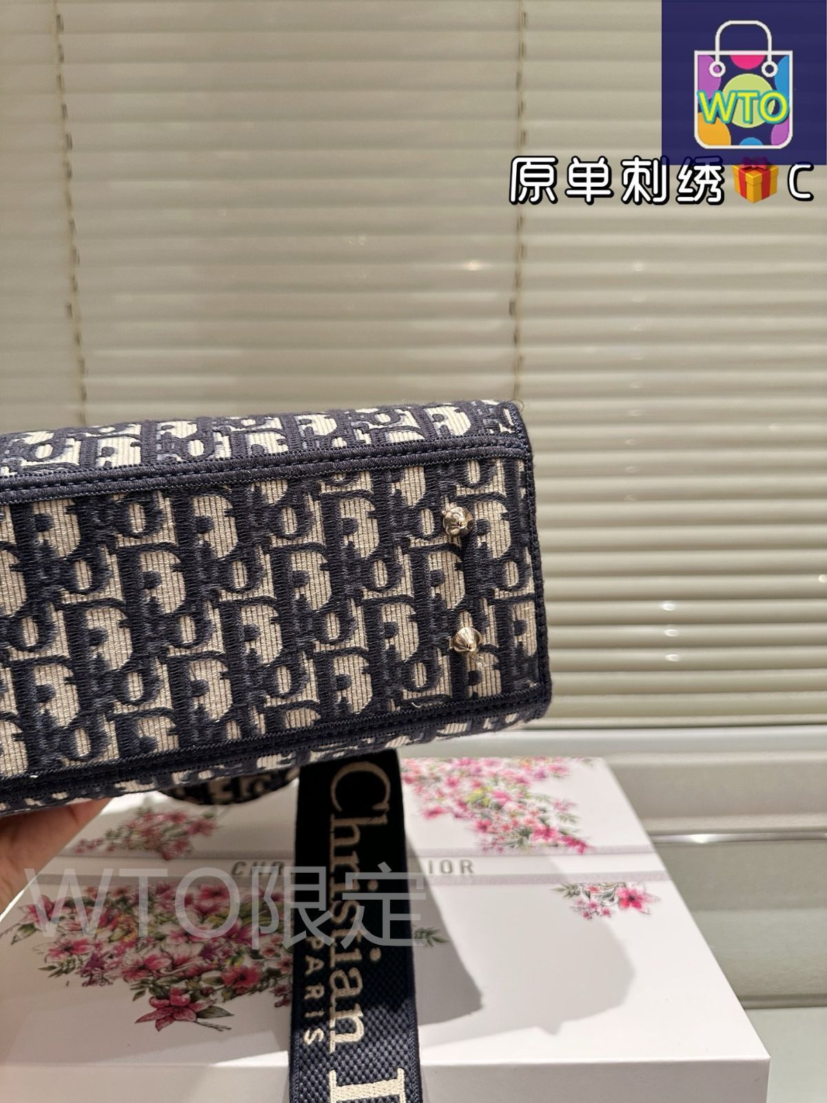 【タイムセール】DIORネイビー スエード メッシュ 花刺繍 ハイヒール　未使用 今日特価】Dior ディオール ラディーダイオール刺繍バッグ 新作