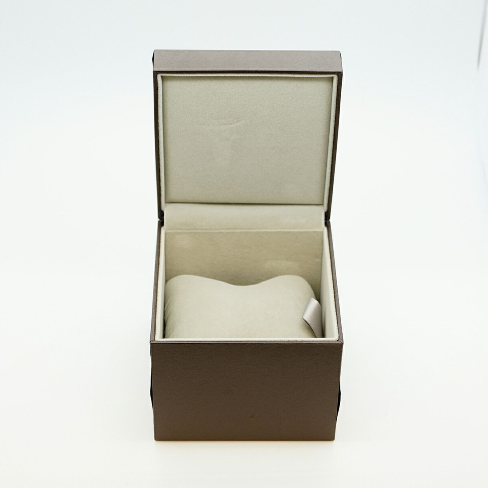 グッチ ダイバーズ 126 2 黒文字盤腕時計 メンズ