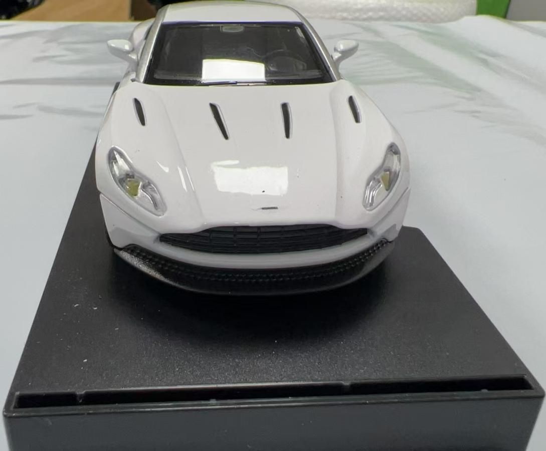 アストンマーティン DB11 1/32 自動車模型 合金 シミュレーション 車おもちゃ 模型 ホワイト