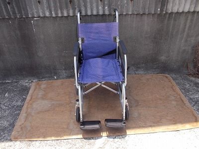TS-25-0707-10 一部地域を除き送料無料 介助用 軽量車椅子 ふわりす KF16-40SB レッグサポートなし シ－トやけあり