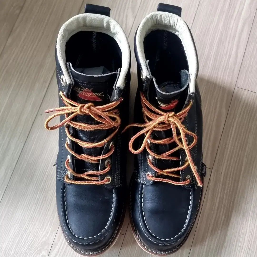 Thorogood すっごい 黒 モックトゥ ブーツ 8 d