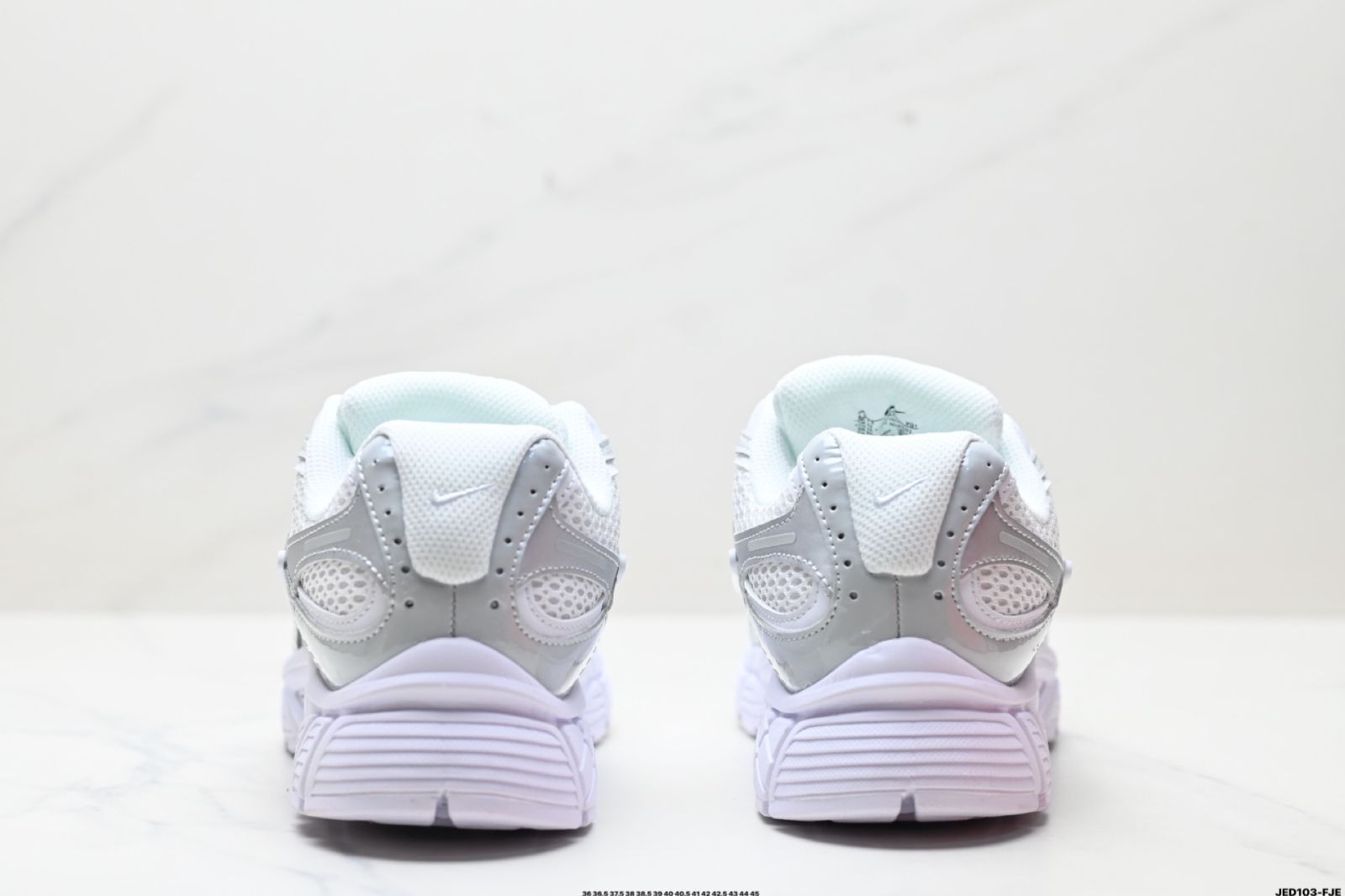 ナイキ 快適でユニバーサルな滑り止め性能があり