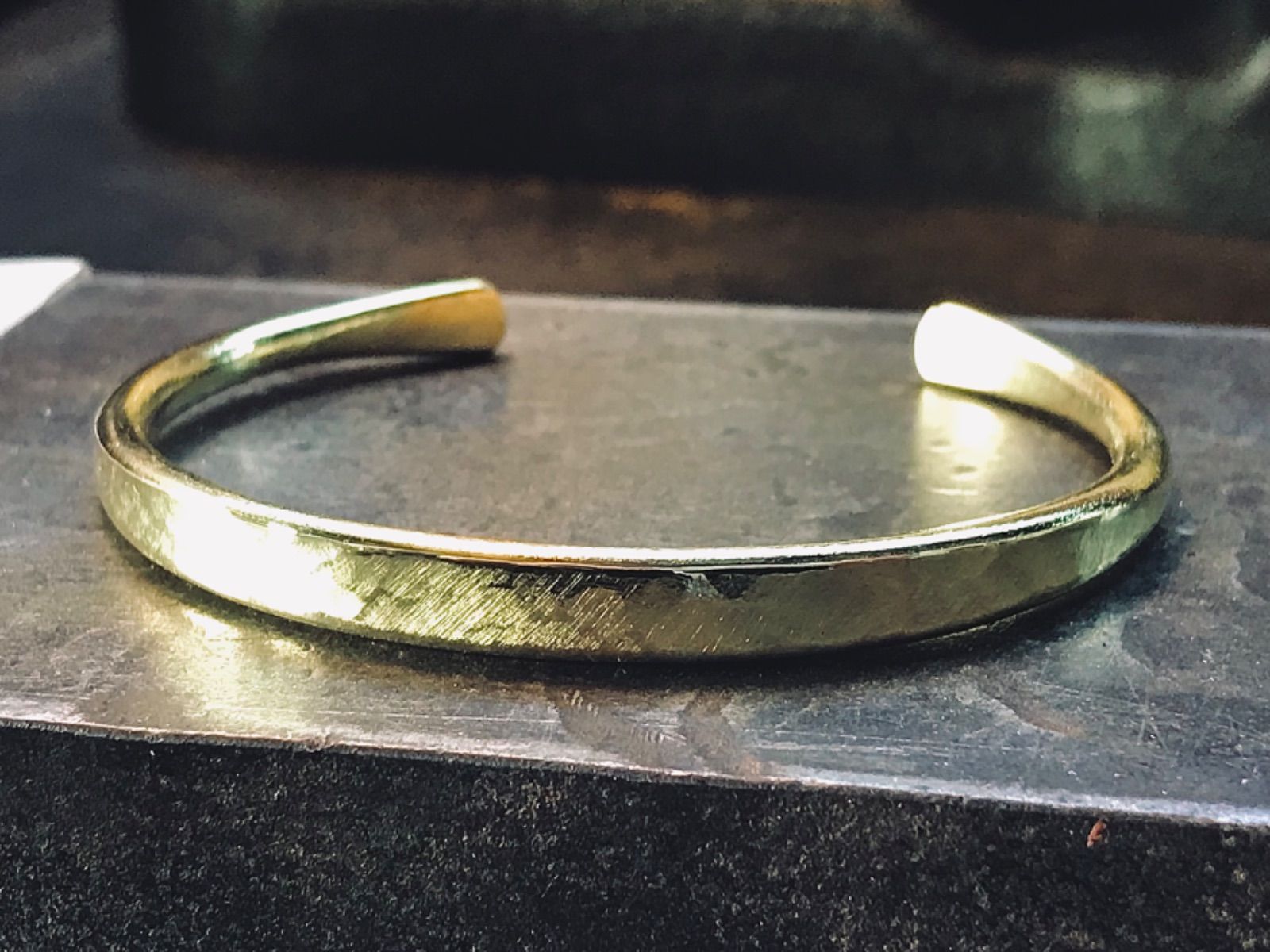 「old rough bangle／オールドラフバングル」槌目バングル 真鍮バングル