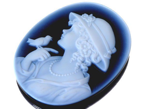 ジュエリー極】小鳥と遊ぶ華やかな女性の彫刻 高級ブルーストーン