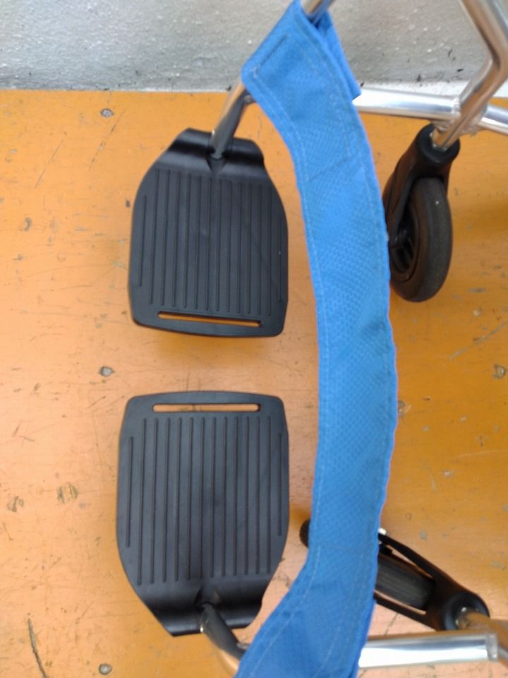 送料無料 一部地域を除く 日進医療器 KALU8α カルハチアルファ NA-L8α 自走式車椅子 KM-25-0917-21