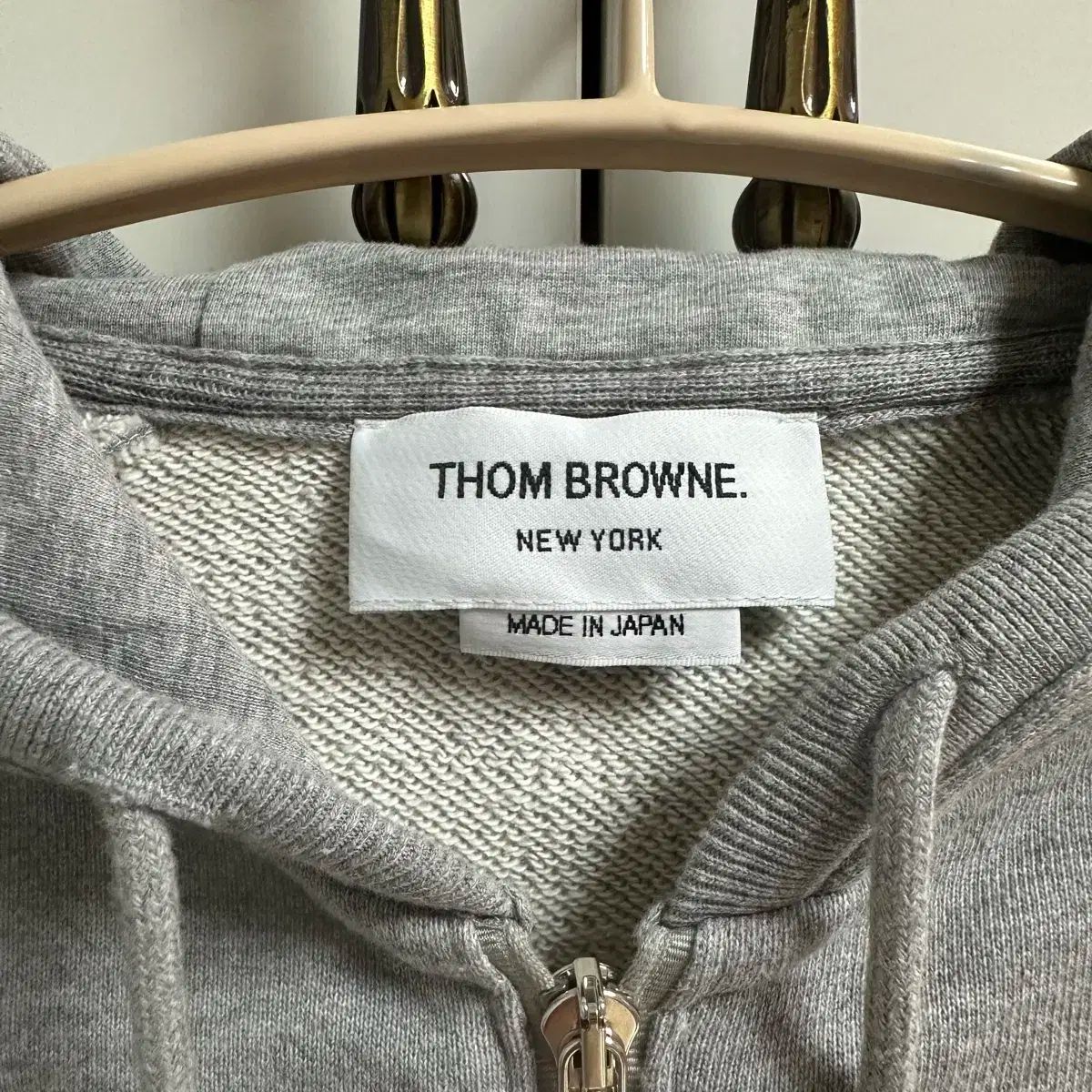 本物の 38 W Thom Browne トム ブラウン ループバック ジャージ 斜めアームバンド レディース グレー ジップアップパーカー フード付き