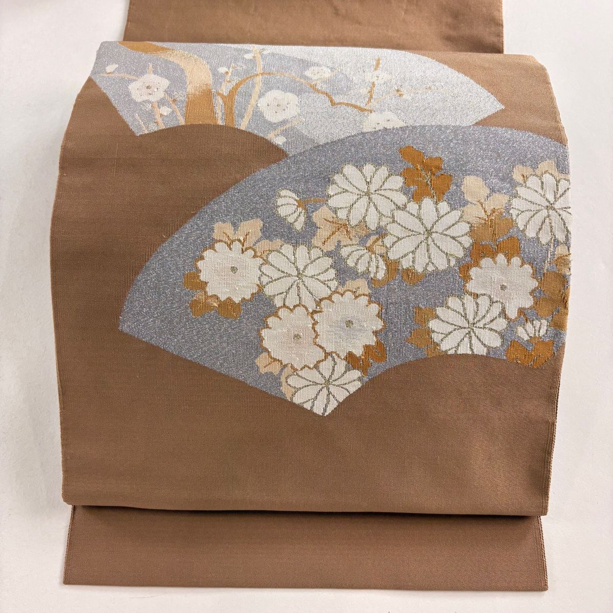 名古屋帯 秀品 八寸名古屋帯 松葉仕立て 扇面 菊 金糸 薄茶色 正絹