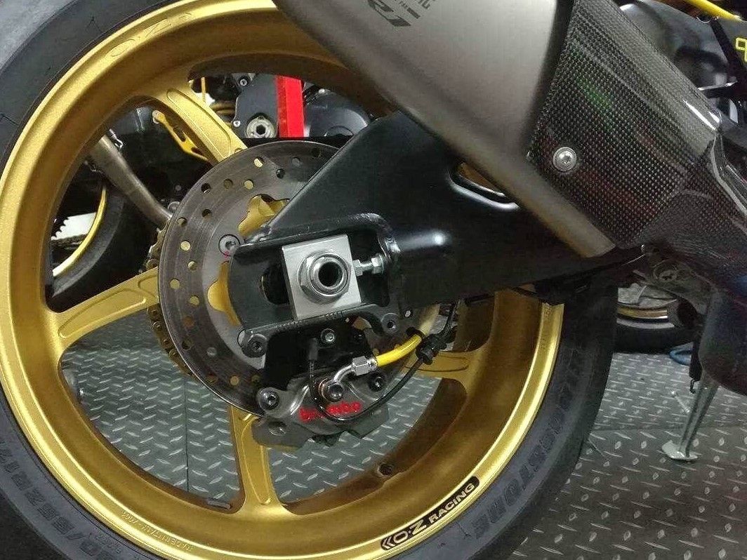 2輪 アグラス リアキャリパーサポート 品番：P042-6307 カワサキ Z1000