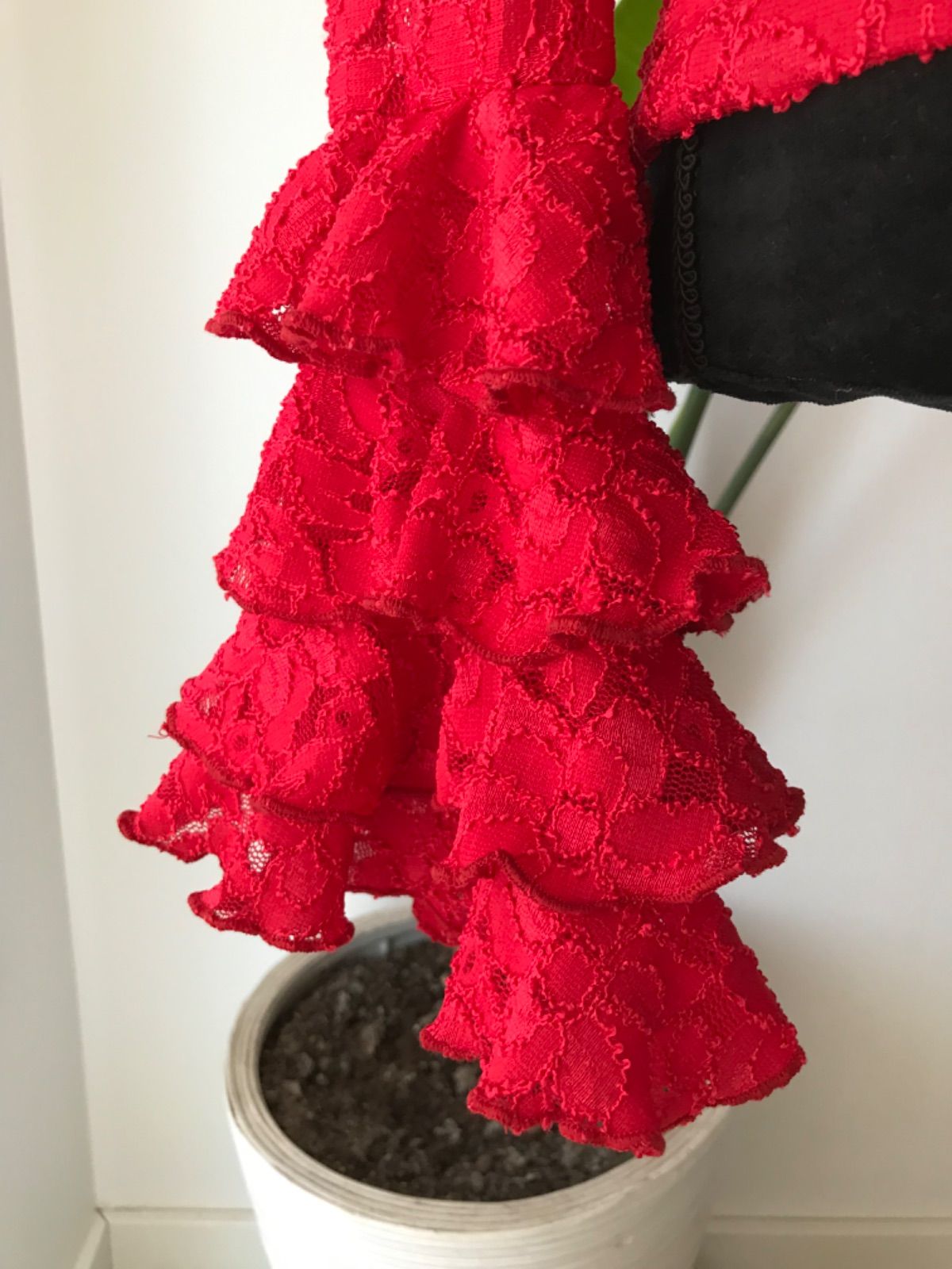 フラメンコ 総レース ブラウス レッド 首元スッキリ 長袖ミニ4段ボランテ S フラメンコ 総レース ブラウス レッド ストレッチ 首元スッキリ 長袖