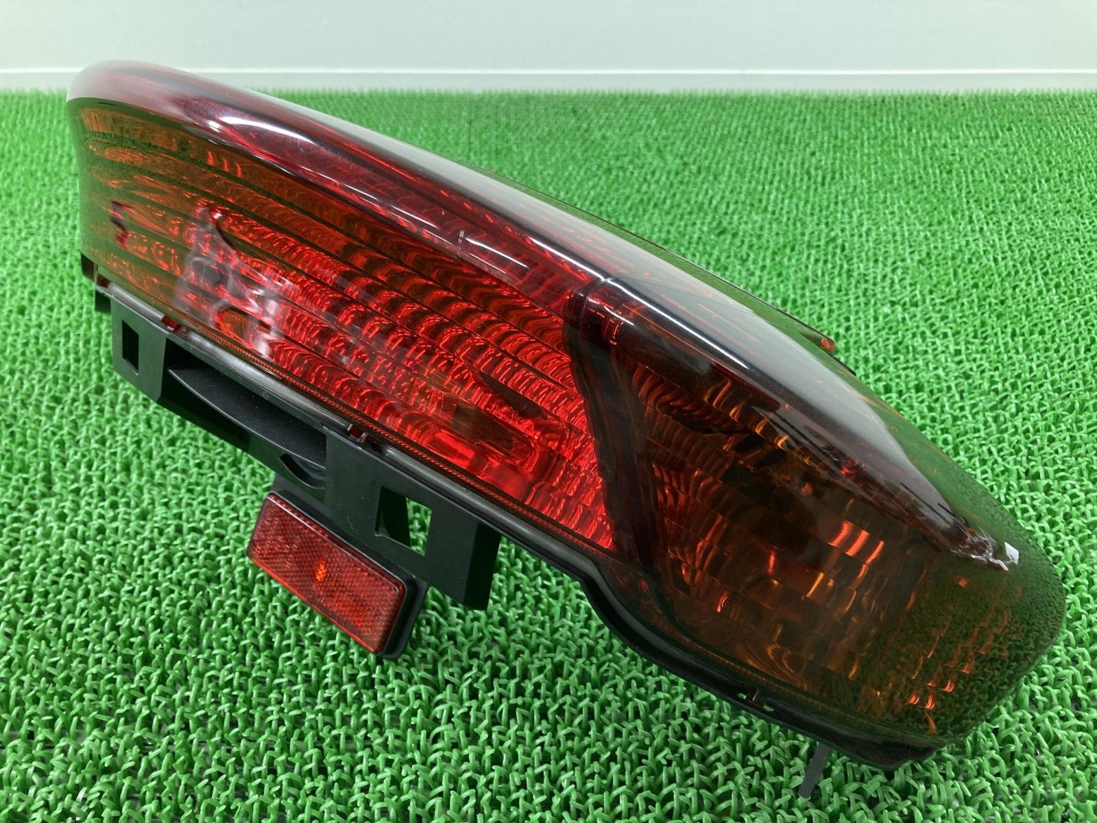 マジェスティ テールランプ P2700 ヤマハ 純正 バイク 部品 SG03J コンディション良好 割れ欠け無し 品薄 希少品 車検 Genuine 【中古】 75