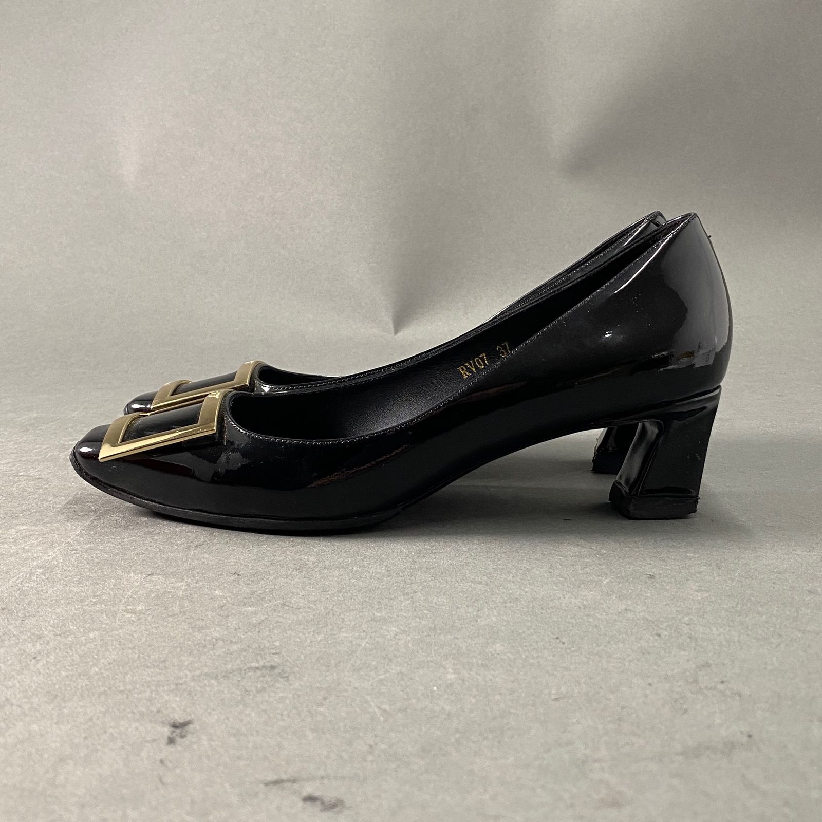 ロジェヴィヴィエ黒のエナメルのパンプス37 ロジェヴィヴィエ黒のエナメルのパンプス37