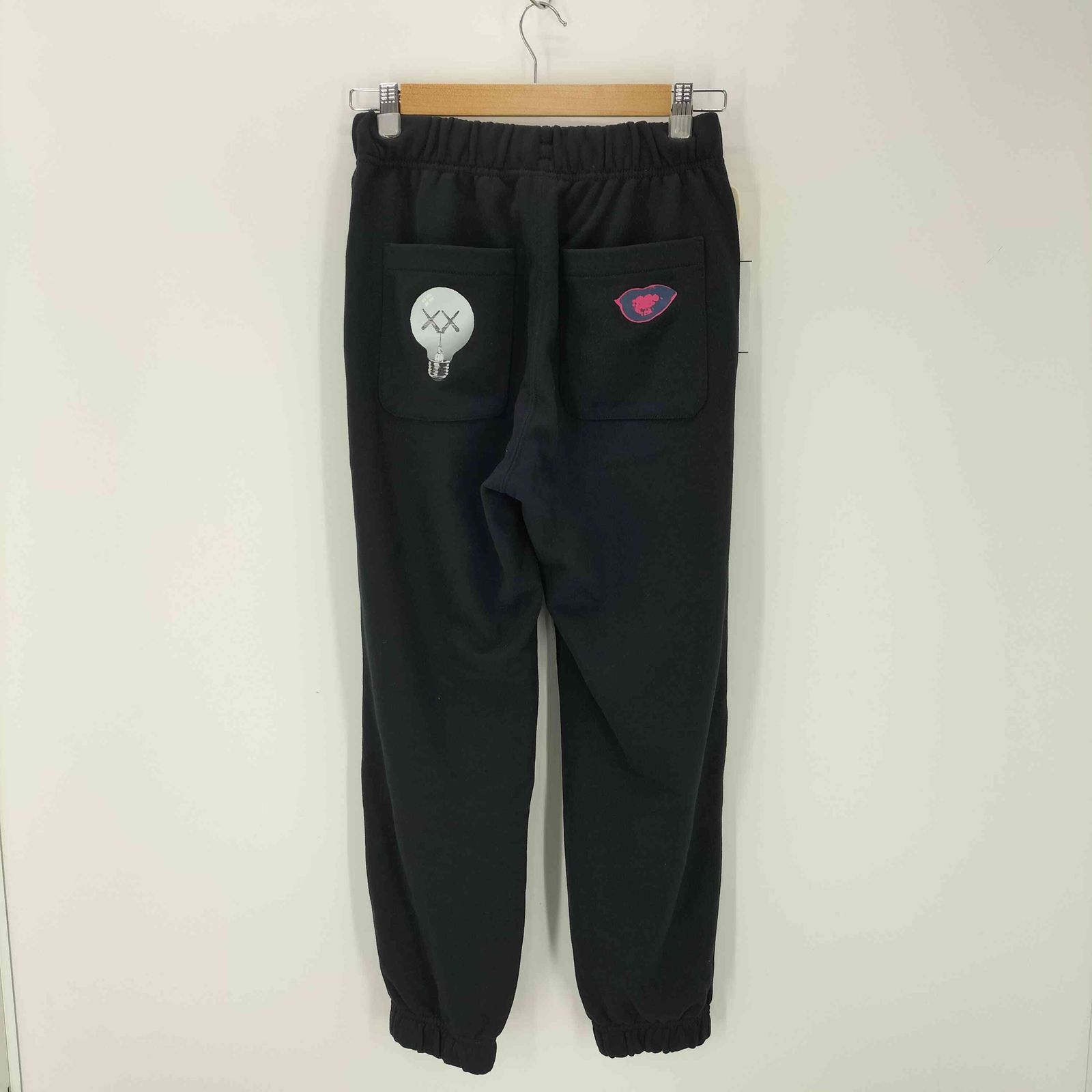 カウズ KAWS ロゴ刺繍 スウェットパンツ メンズ JPN：XS - メルカリ