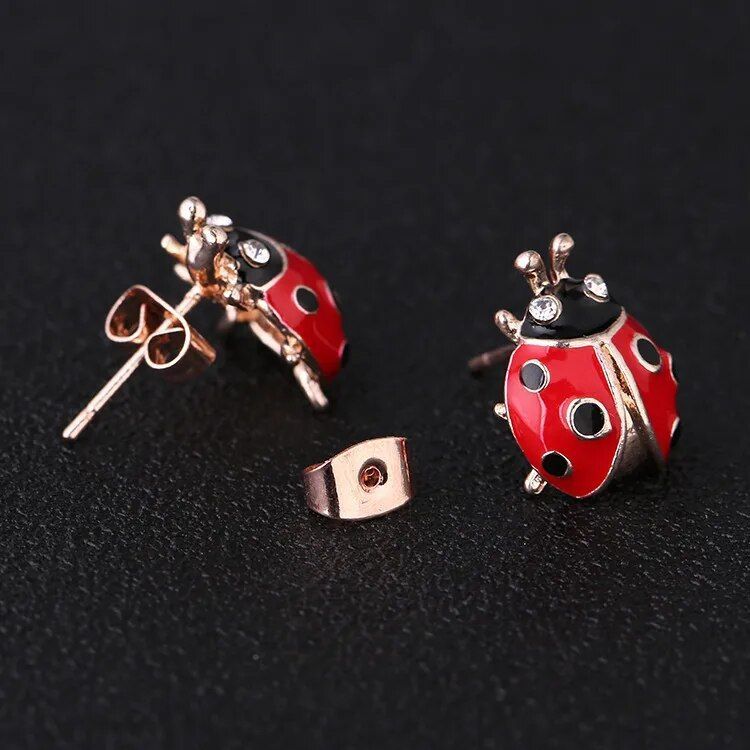 昆虫 ピアス 金色 の てんとう 虫 幸運 こどもの杜でみつけた幸運を