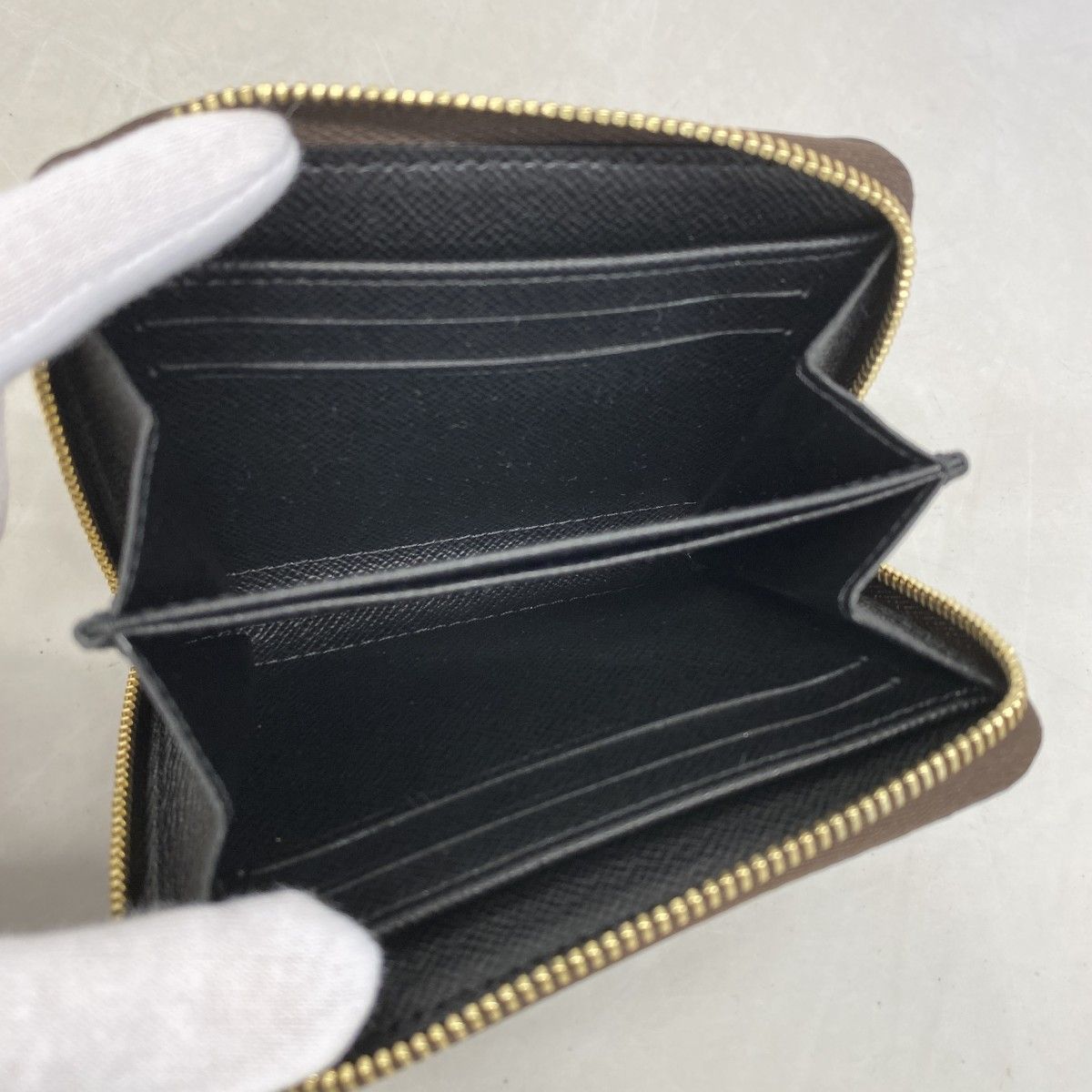 ジッピーコインパース M69354