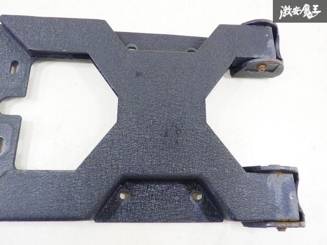 タイヤブラケット