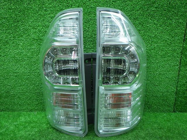 トヨタ　70系　ヴォクシー　後期　テールレンズ　左右　28-220　LED確認済み　煌き　240627102