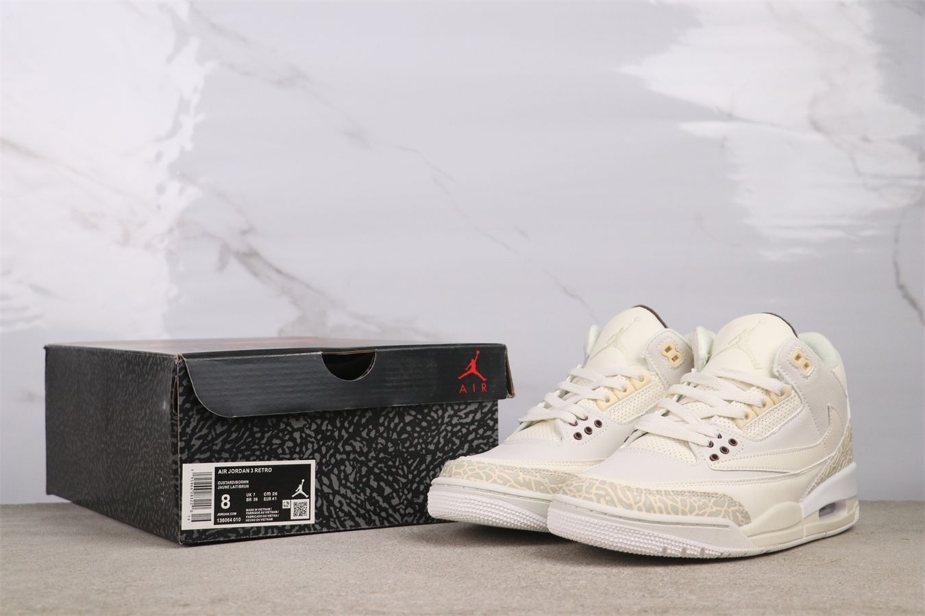 今日特価】Air Jordan 136064-668 エアジョーダン 136064-668