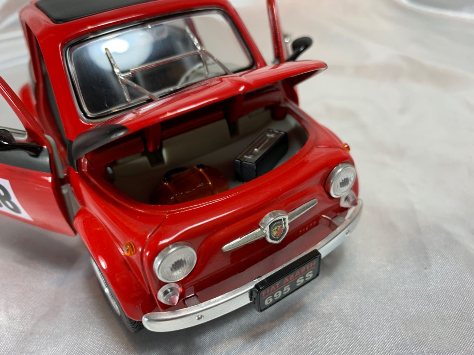 フィアットアバルト695SS(1963) 1/18 (ロードシグネチャー製) 1/18