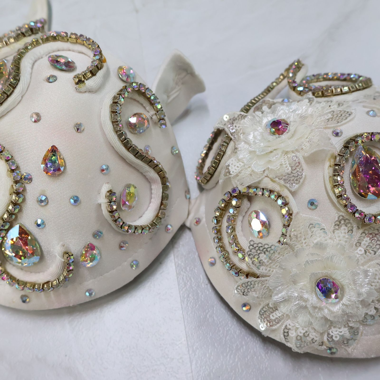 ベリーダンス用 オリエンタル衣装】ホワイト ラインストーン 真っ白