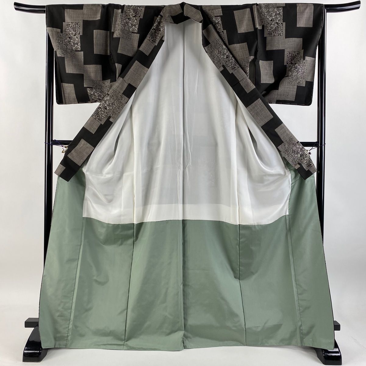 平和屋着物○国指定重要無形文化財 本場久米島紬 手織 正絹 逸品