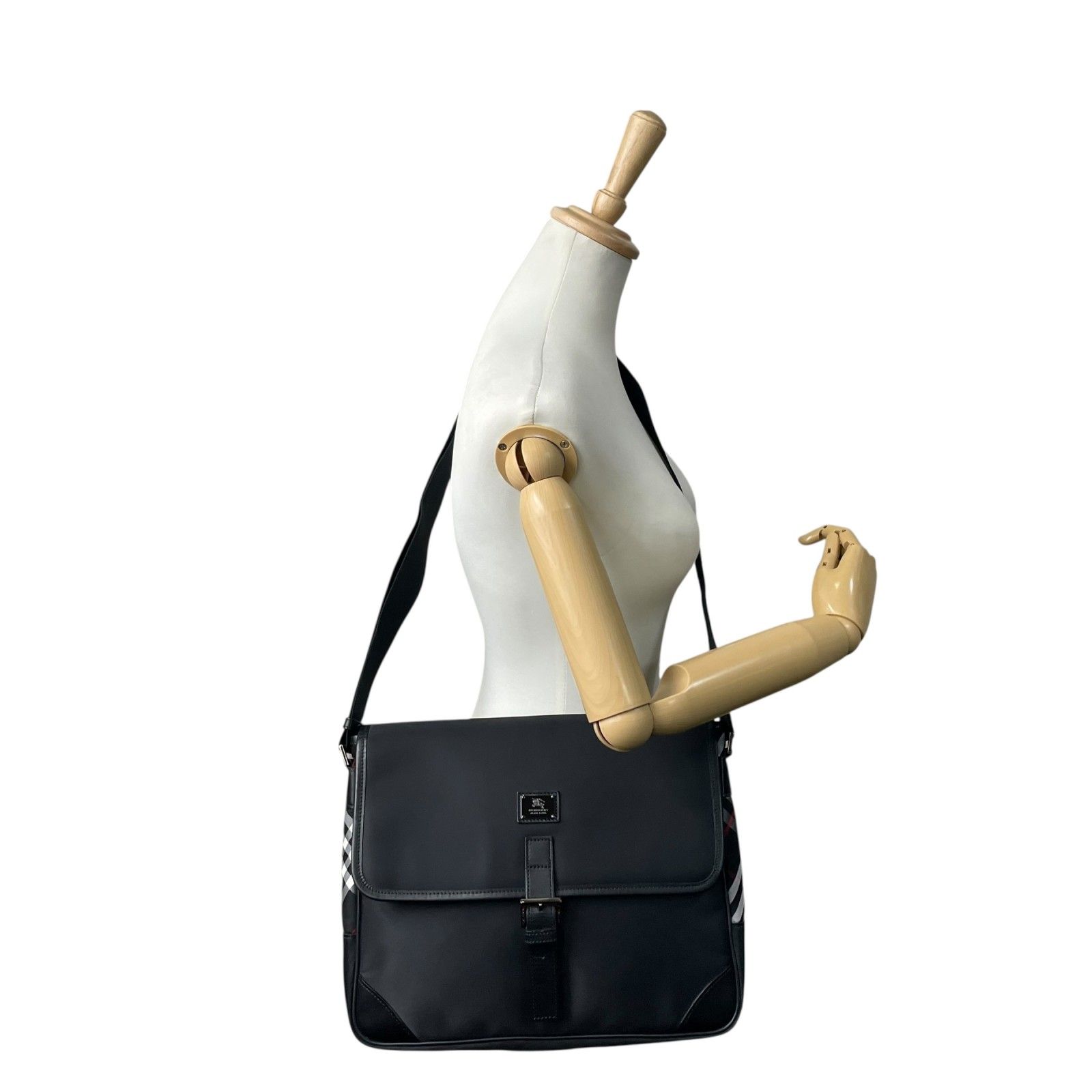 希少　バーバリーブラックレーベル　チェック　メッセンジャーバッグ　革×キャンバス 未使用級 BURBERRY BLACK LABEL バーバリーブラックレーベル