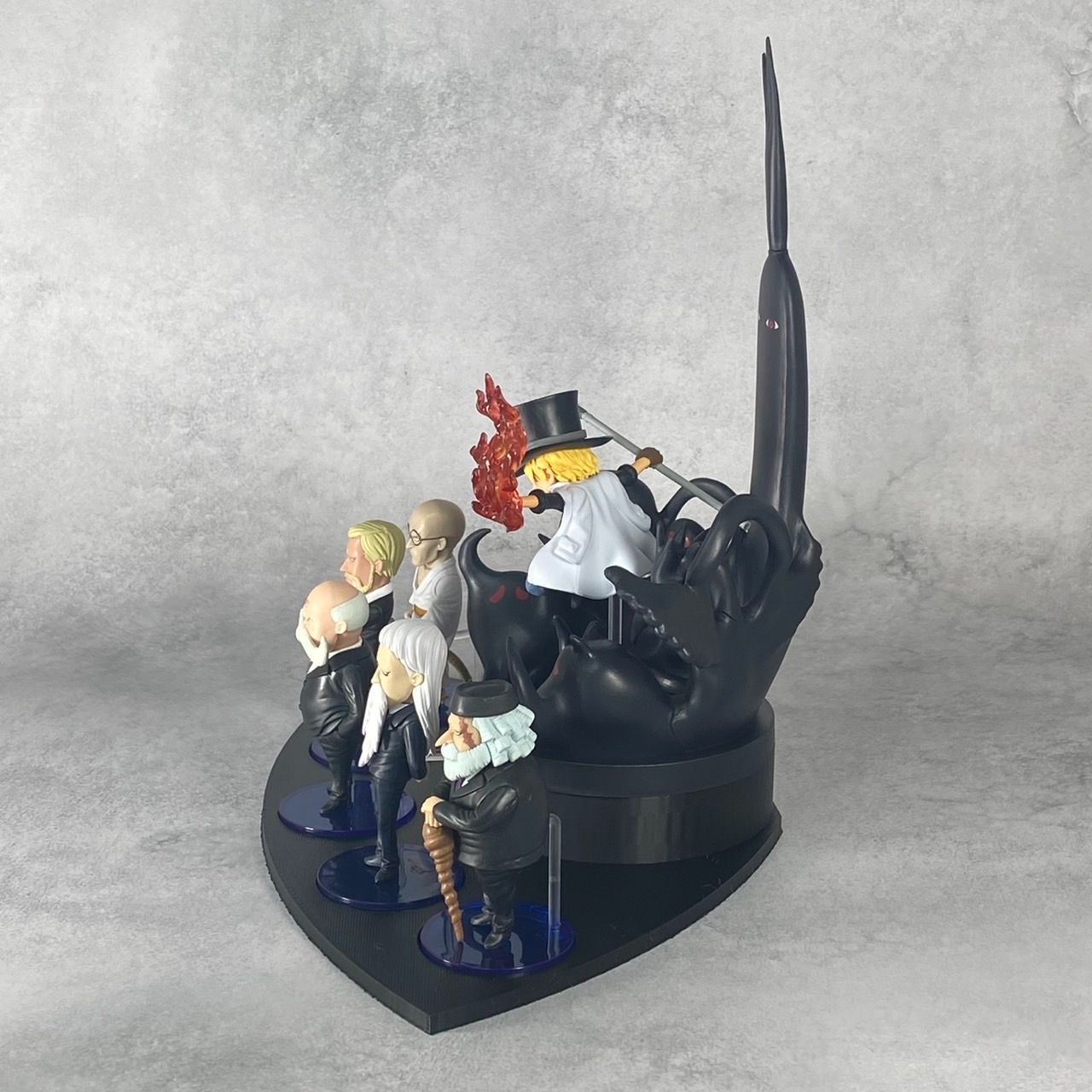 ワンピース　ワールドコレクタブル五老星＆イム様サボ＆専用台座 ワンピース ワールドコレクタブルフィギュア SPECIAL サボVS五老