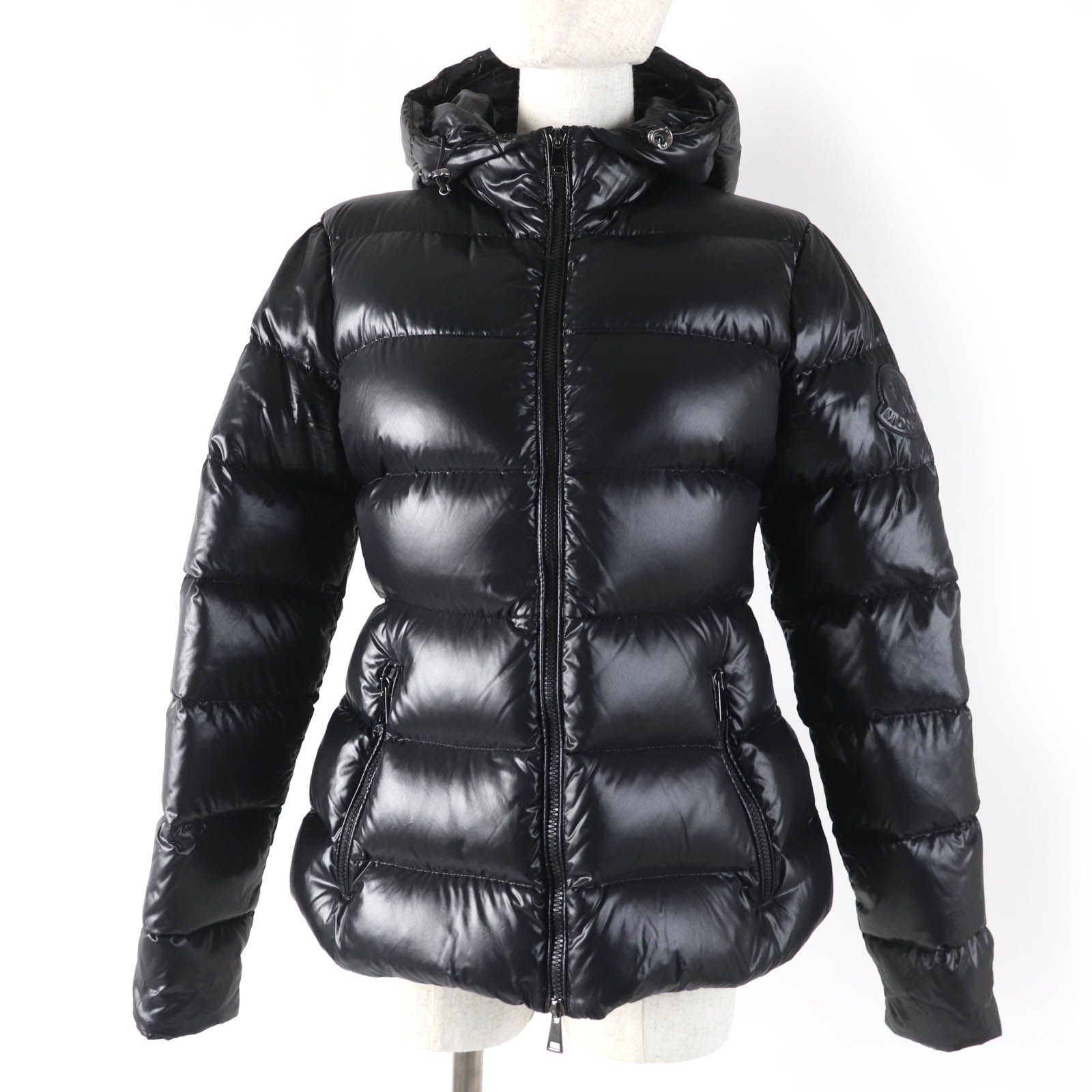 【極美品】MONCLER フード付き ダウンジャケット 極美品】MONCLER ダウンジャケット フード付き