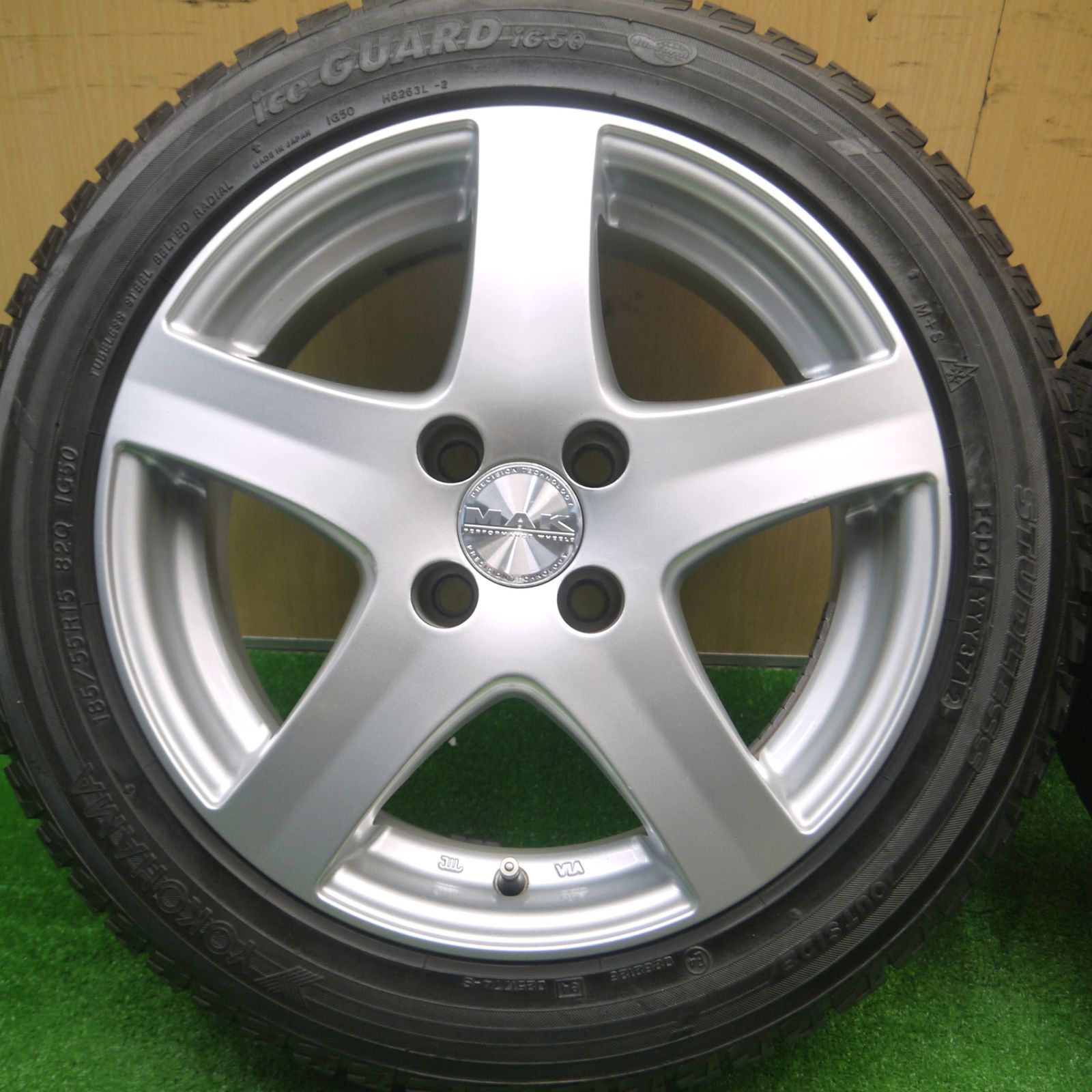 送料無料] バリ溝！9.5分☆フィアット 500 等 MAK 185/55R15 