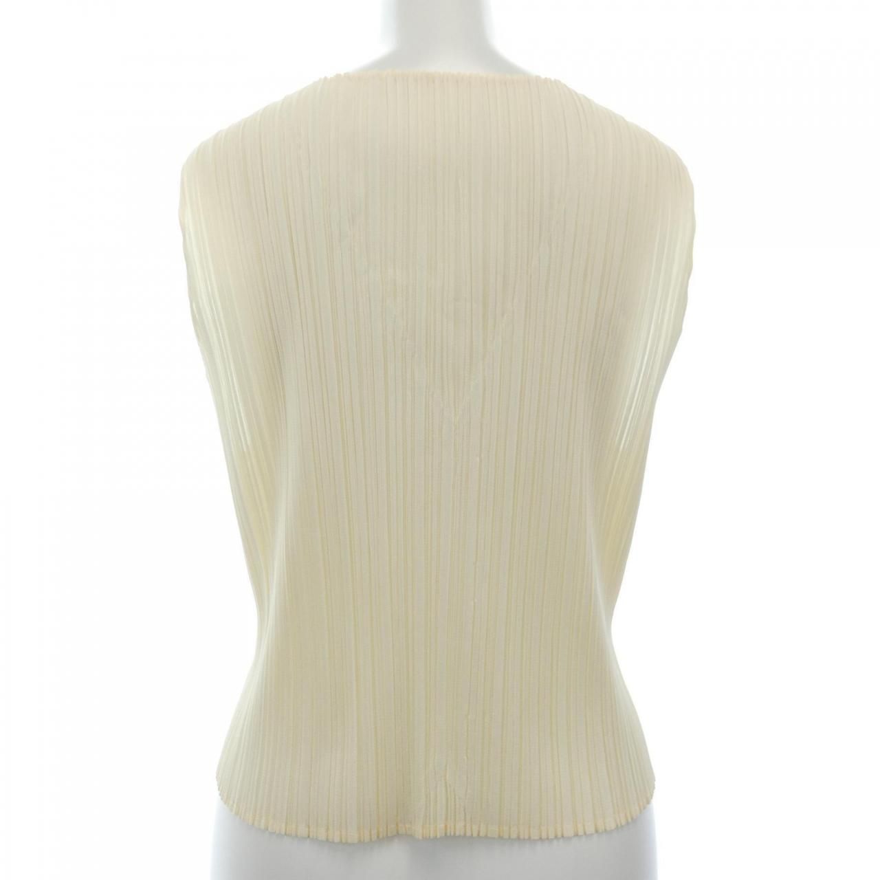 PLEATS PLEASE