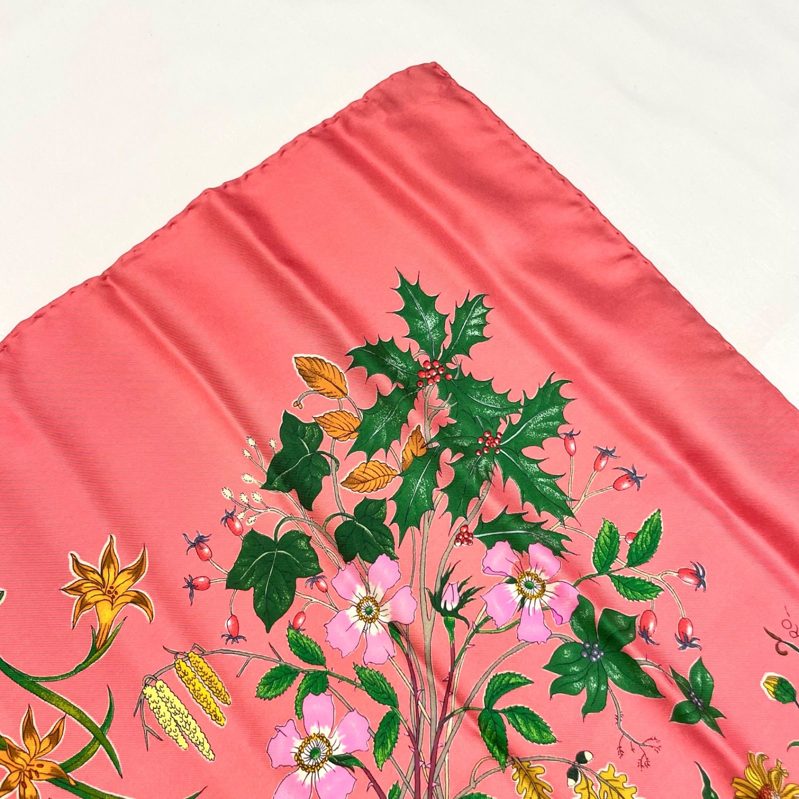 イタリア製 GUCCI ヴィットリオ・アッコルネロ スカーフ 大判 シルク