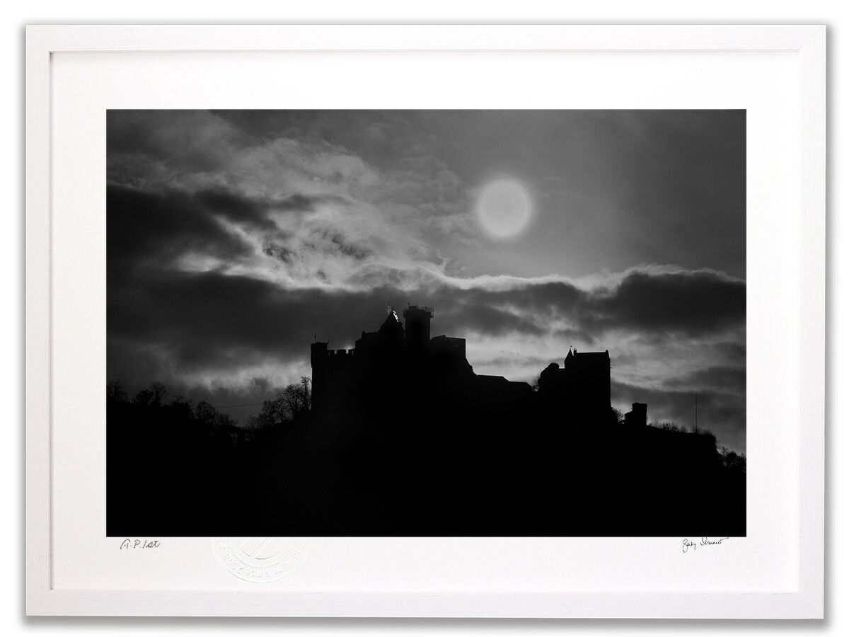 値下げ中 松浦敬文 油彩画肉筆 水辺の城 額付きF-8号 箱付き サイン