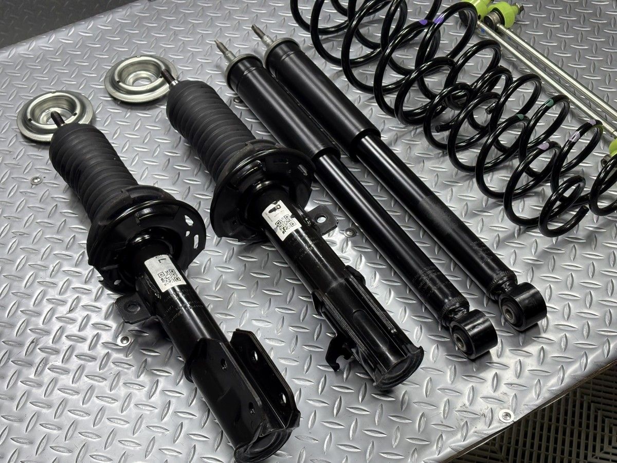 ZC33Sスイフトスポーツ新車外し純正サスキット 送料無料【美品】ZC33S スイフトスポーツ 純正 サスキット 品番41601