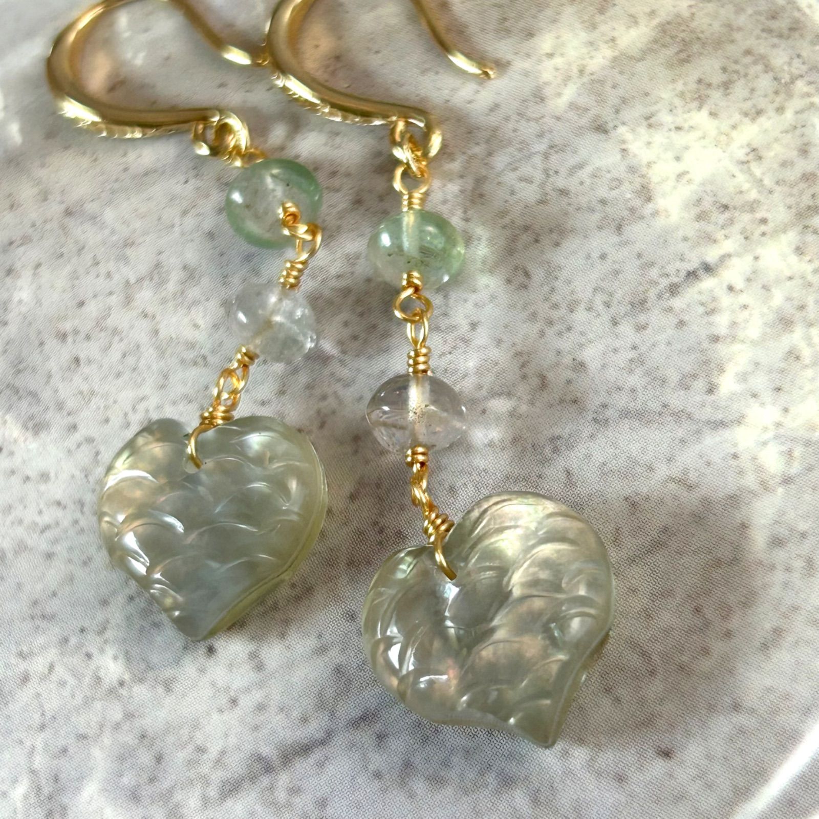 マーメイドスケールハートカービング　トリプレットカービング　希少　天然石ピアス マーメイドスケールハートカービングトリプレットカービング希少